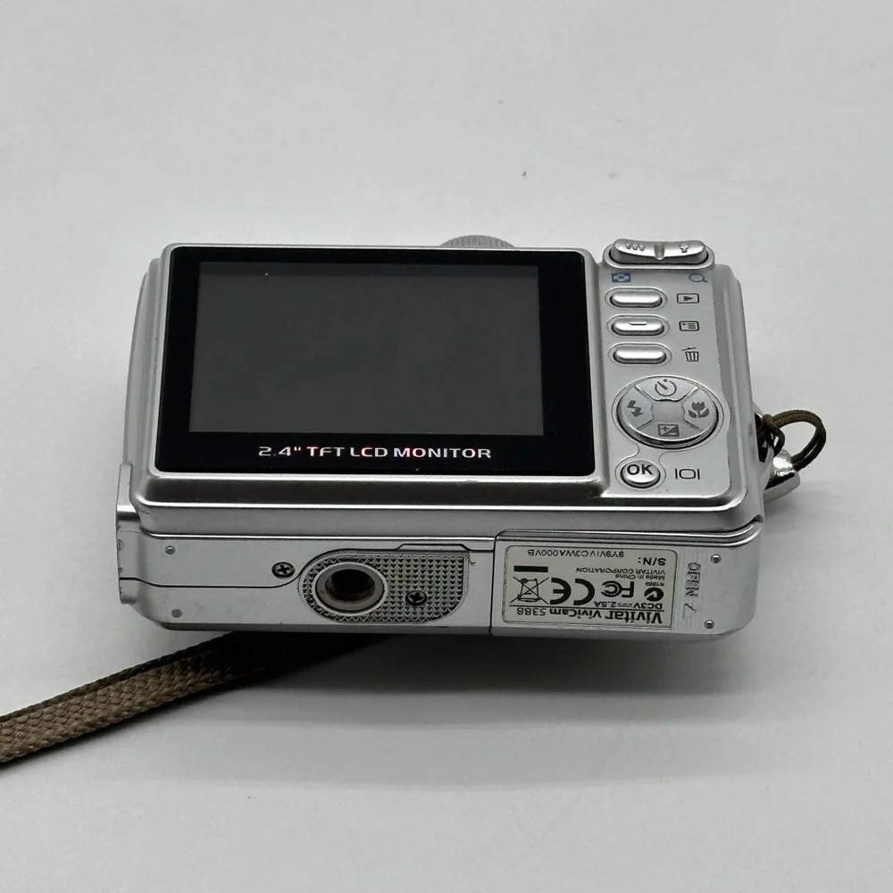 Vivitar Vivicam 5388‎ 5MP Digital Camera Silver 3x Zoom for parts